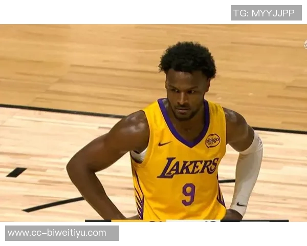 布朗尼左手变向转身后仰压哨命中展现丝滑小连招绝技