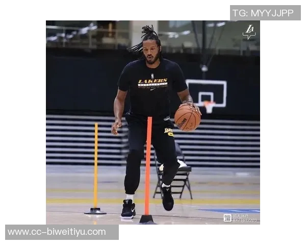 湖人官方宣布克莱伯因斜肌拉伤缺席揭幕战将于两周后复查