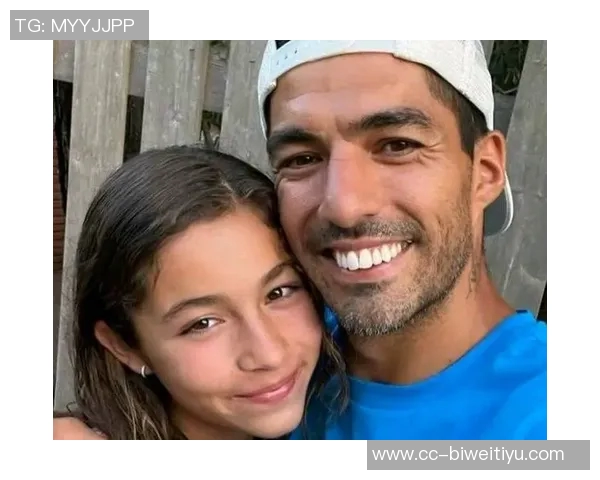 苏亚雷斯社交媒体分享全家福庆祝妻子生日表达骄傲与爱意