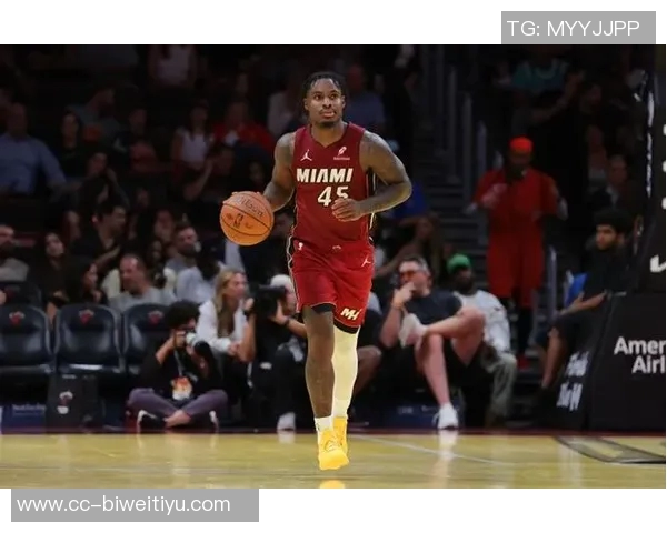 米切尔短暂出战18分钟表现平平贡献7分1板2助2断展现潜力 米切尔短暂出战18分钟表现平平贡献7分1板2助2断展现潜力