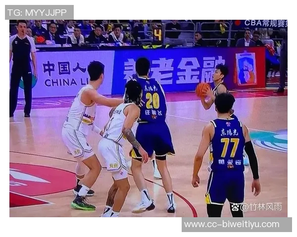 怀特闪耀全场29分钟内高效砍下30分7板9助助球队获胜